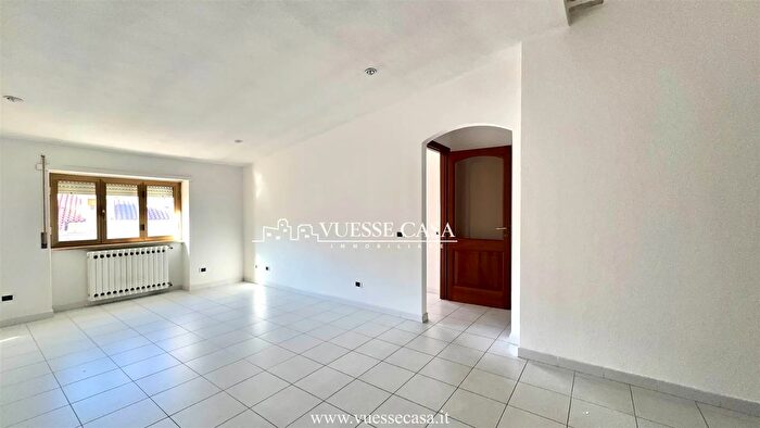 Appartamento con 6 locali in vendita in Via Carmelo Floris Nuoro, Nuoro