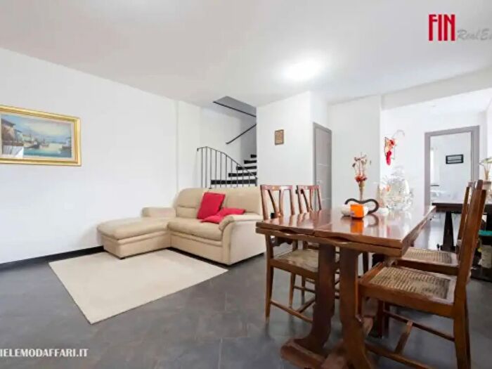 Casa quadrilocale in vendita in Via Poggio, Genova