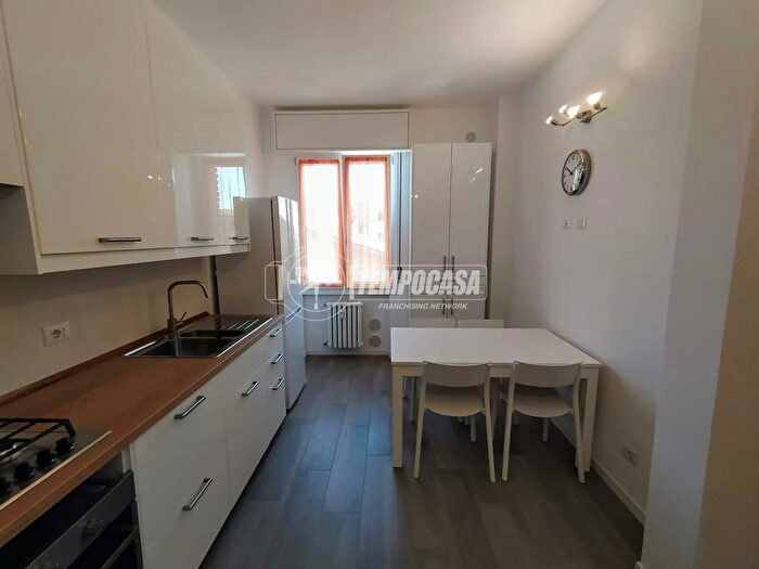 Appartamento quadrilocale in vendita in Via Cimarosa, Modena