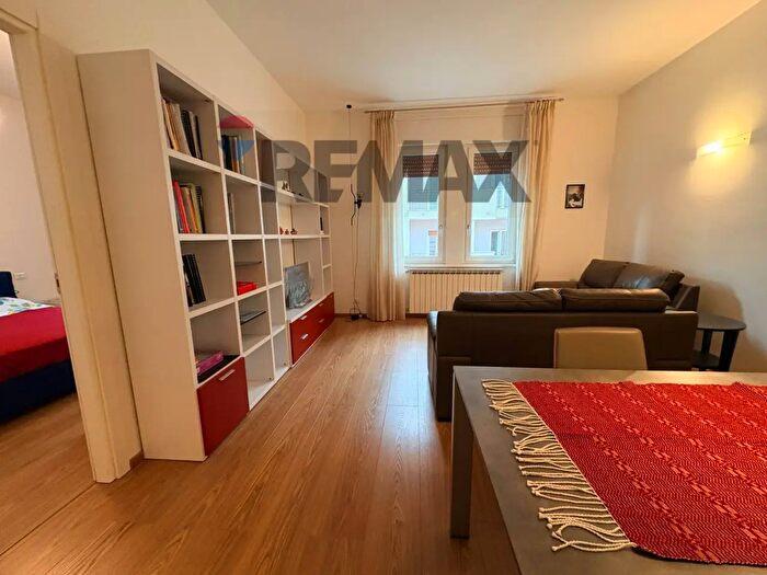 Appartamento trilocale in vendita in Via Giovanni Pascoli, Trieste