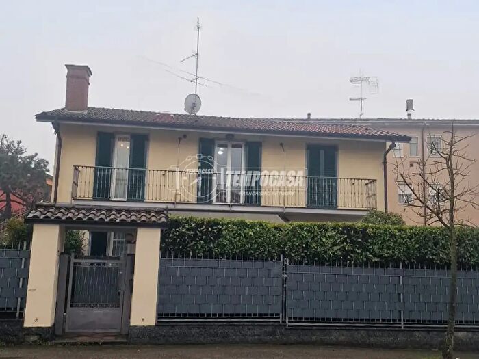 Case in Vendita e in Affitto - 2