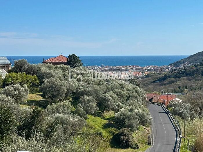 Appartamento bilocale in vendita in Via Castagnei, Boissano