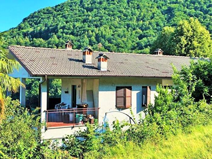 Appartamento trilocale in vendita in Via Monte San Zeno, Cerano DIntelvi