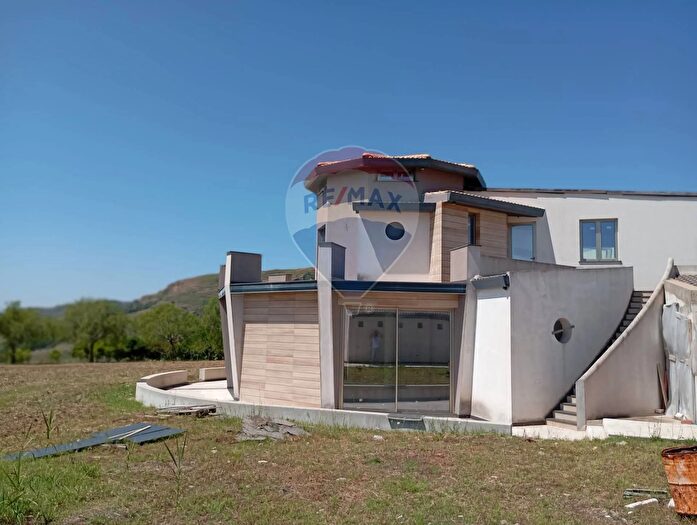 Casa con 15 locali in vendita in Contrada Ferrante, Aidone