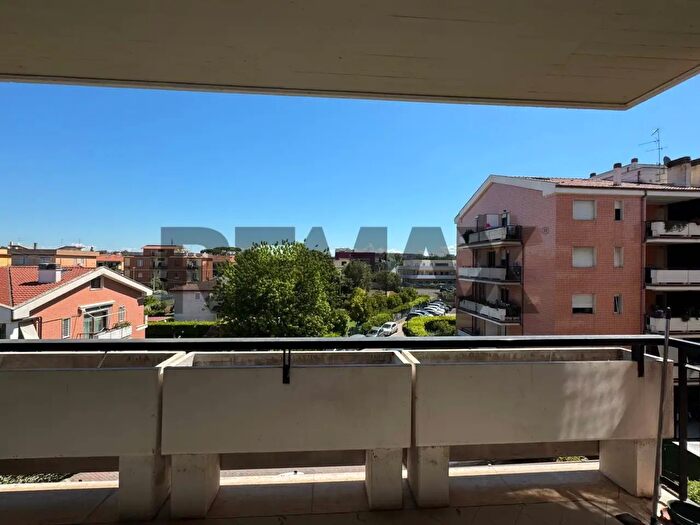 Appartamento trilocale in affitto in Via Padre Perilli, Roma