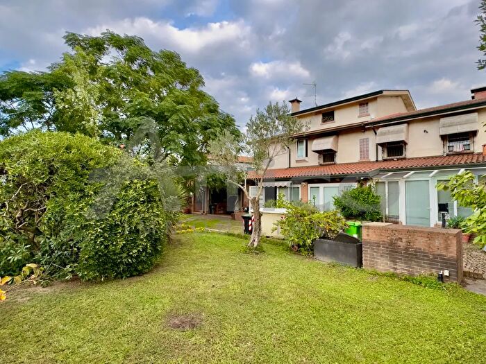 Casa con 11 locali in vendita in Via Arginone Cornè, Arqua Polesine