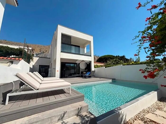 Casa con 5 locali in vendita in Via Mondello, Palermo
