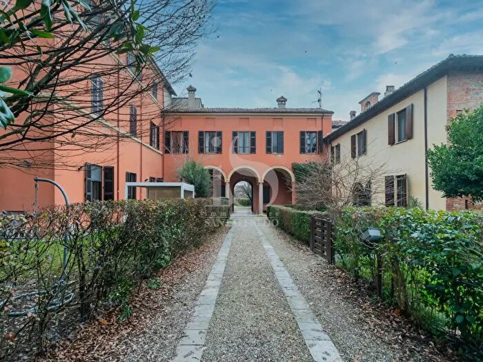 Appartamento quadrilocale in vendita in Via Ferdinando di Borbone, Piacenza