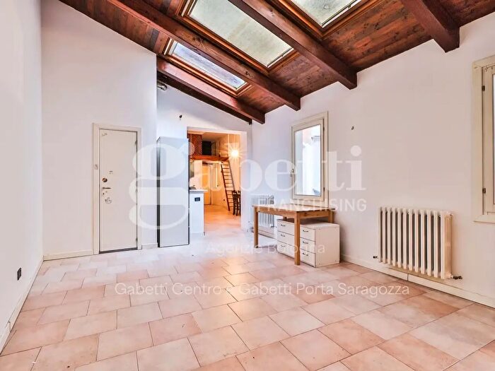 Appartamento bilocale in vendita in Via San Vitale, Bologna