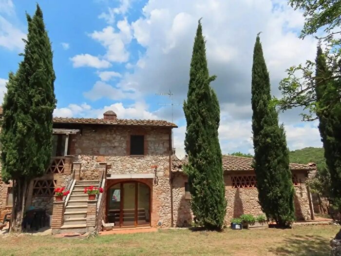 Appartamento con 9 locali in vendita in Abbadia Isola Si, Monteriggioni