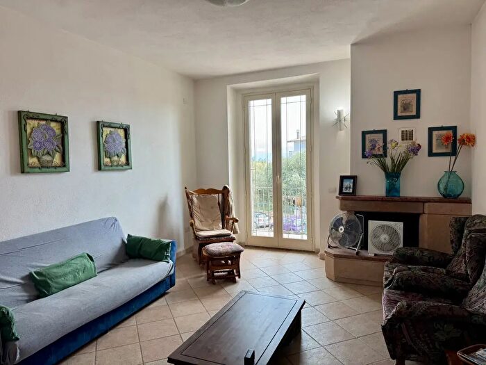 Appartamento trilocale in vendita in Via Gianfranco Conteddu, Siniscola