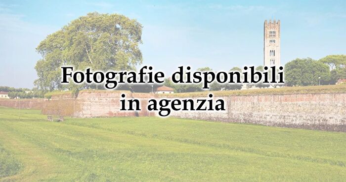 Appartamento con 5 locali in vendita in Lucca