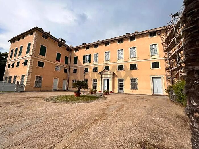 Appartamento con 5 locali in vendita in Via Sardorella a, Genova