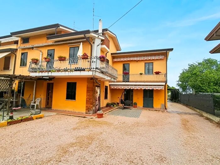 Appartamento quadrilocale in vendita in Via Borghetto, Legnago