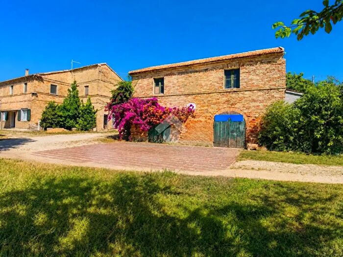Casa con 8 locali in vendita in Via Leonessa, Loreto