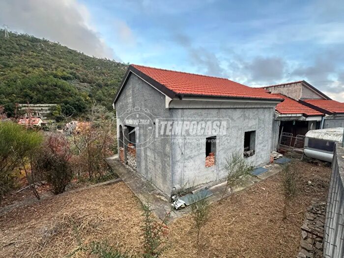 Appartamento trilocale in vendita in Via dei Quarzi, Loano