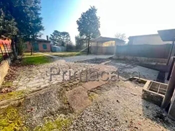 Appartamento con 6 locali in vendita in Via Traversa Capitello, Concamarise