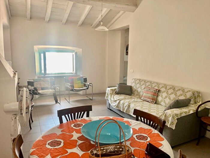 Appartamento trilocale in vendita in a Palestro, Massa