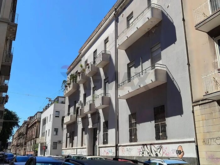 Appartamento con 9 locali in vendita in Via Nino Martoglio, Catania