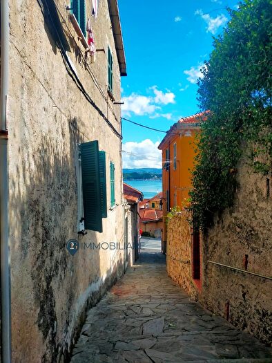 Appartamento trilocale in vendita in Via Paita, Portovenere