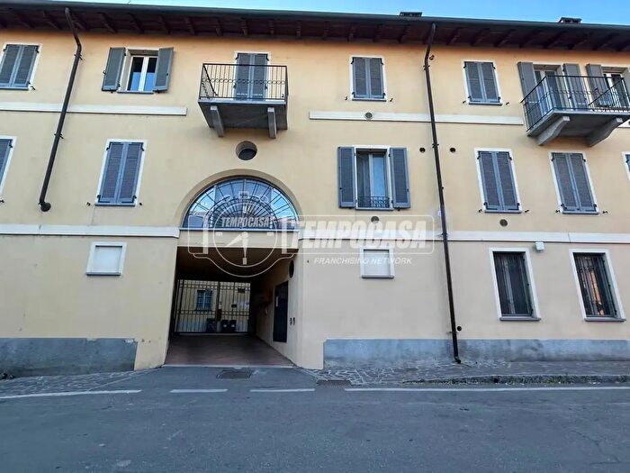 Appartamento trilocale in vendita in Via Bigli, Sannazzaro De Burgondi