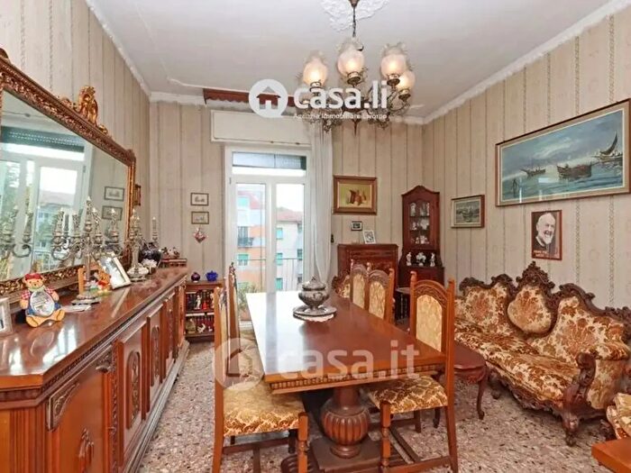 Appartamento quadrilocale in vendita in Viale Alfieri, Livorno