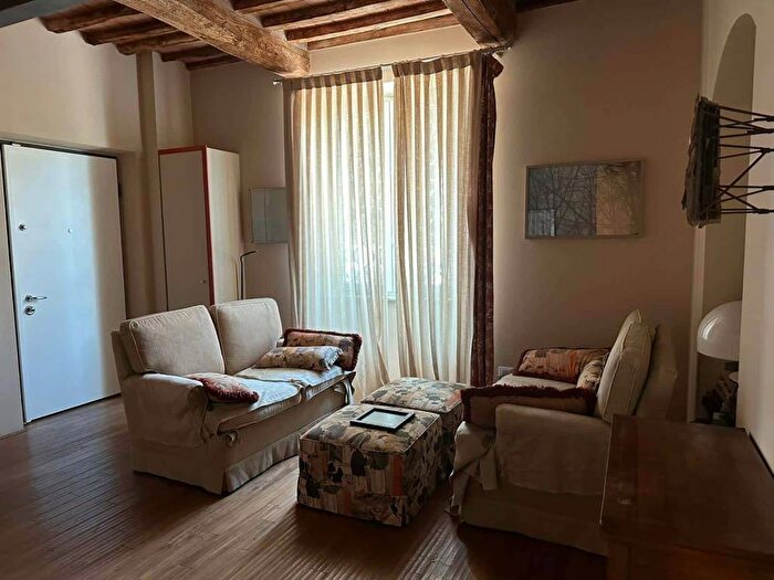 Appartamento trilocale in affitto in Via Cairoli, Marina di Carrara, Carrara