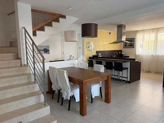Casa con 5 locali in affitto in Via Lachina, Montegrotto Terme