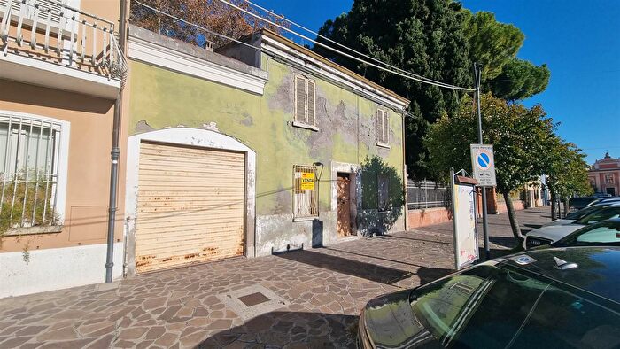 Casa con 8 locali in vendita in Savignano Sul Rubicone