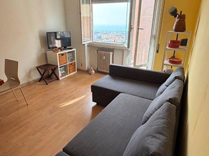 Appartamento trilocale in affitto in Via Ogerio Pane, Castelletto, Genova