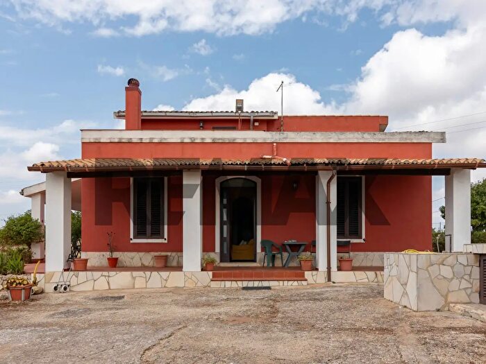 Casa con 7 locali in vendita in Contrada Cugno Lupo Snc, Noto