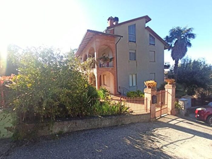 Appartamento quadrilocale in vendita in Castiglione Del Lago