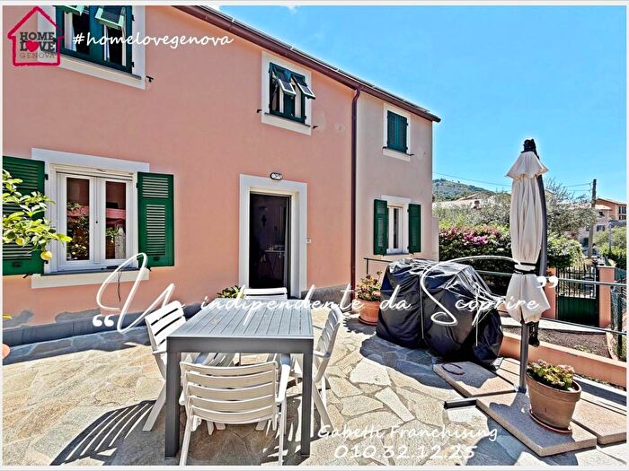 Casa con 6 locali in vendita in Via Inferiore Perasso, Quarto, Genova