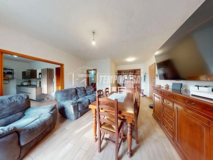Appartamento con 6 locali in vendita in Via Scorrano, Maglie