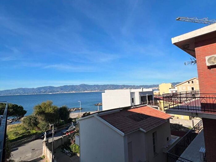 Appartamento trilocale in affitto in Traversa Via Marina Arenile, Gallico Sambatello, Reggio Calabria