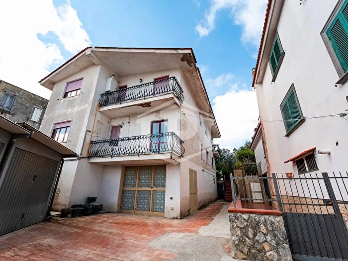 Casa con 10 locali in vendita in Via Nazareth ai Guantai, Napoli