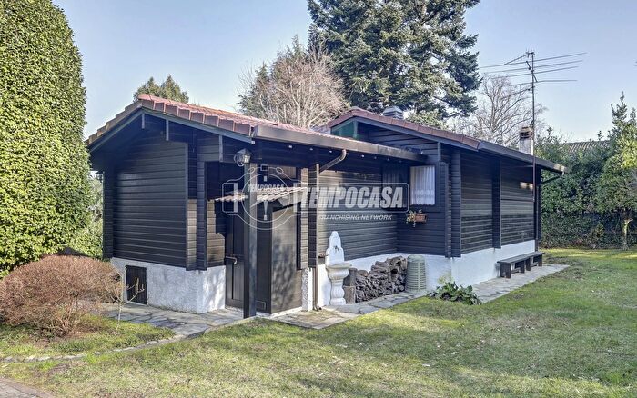 Appartamento trilocale in vendita in Via Quassa, Ranco