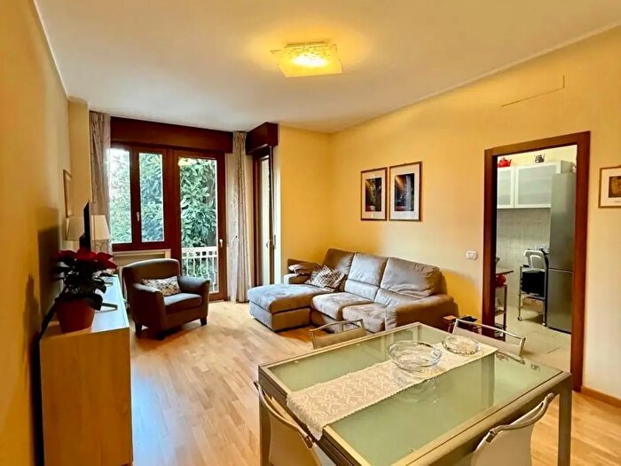 Appartamento trilocale in vendita in Via Marzabotto, Parma