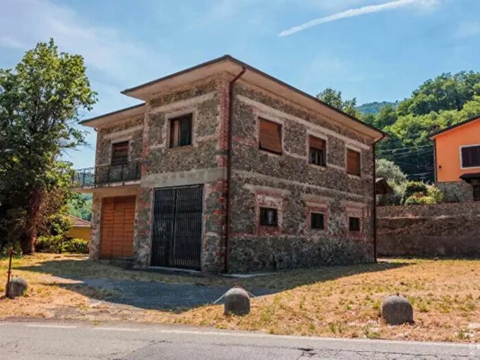 Casa con 6 locali in vendita in Strada Provinciale di Villa Basilica, Villa Basilica
