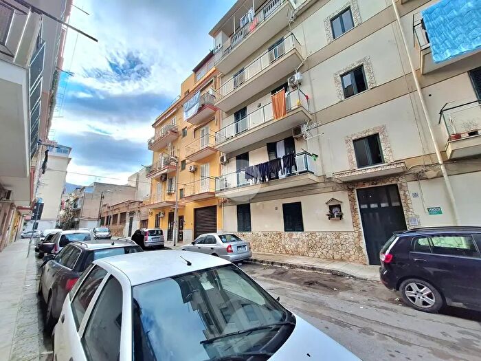 Appartamento trilocale in vendita in Via Francesco Orestano, Palermo