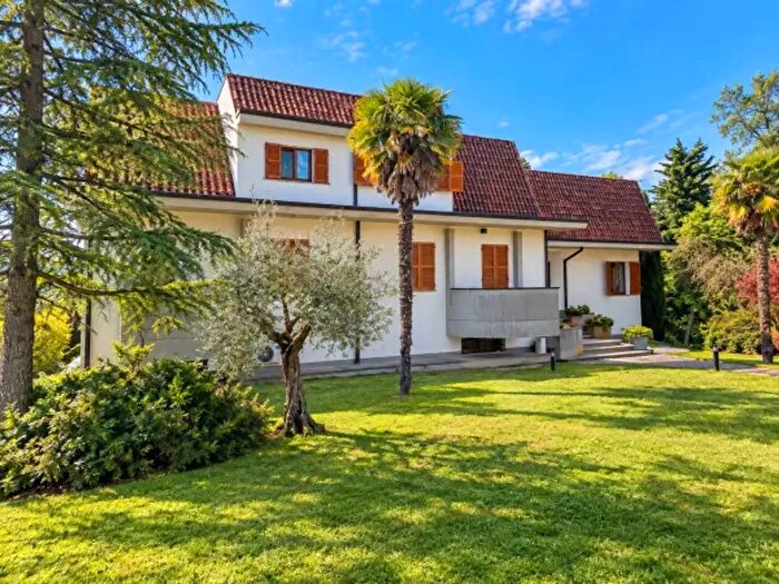 Casa con 6 locali in vendita in Via Mercatale, Belvedere Ostrense