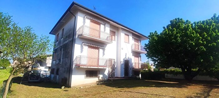 Casa con 6 locali in vendita in Via Gioacchino Rossini, Legnago