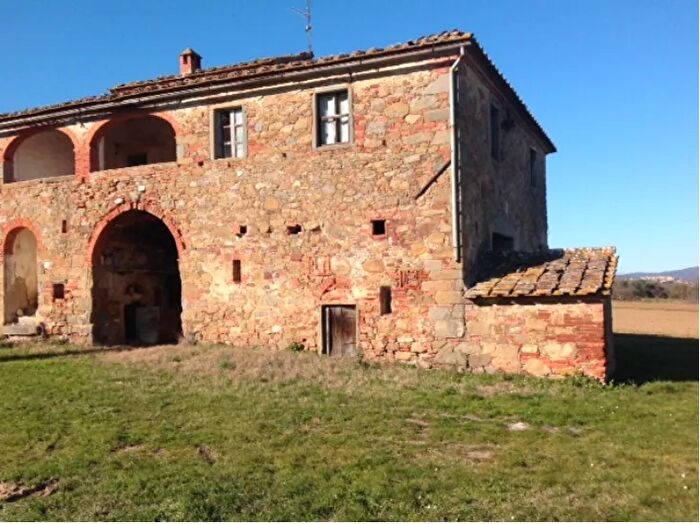 Casa con 10 locali in vendita in Lucignano