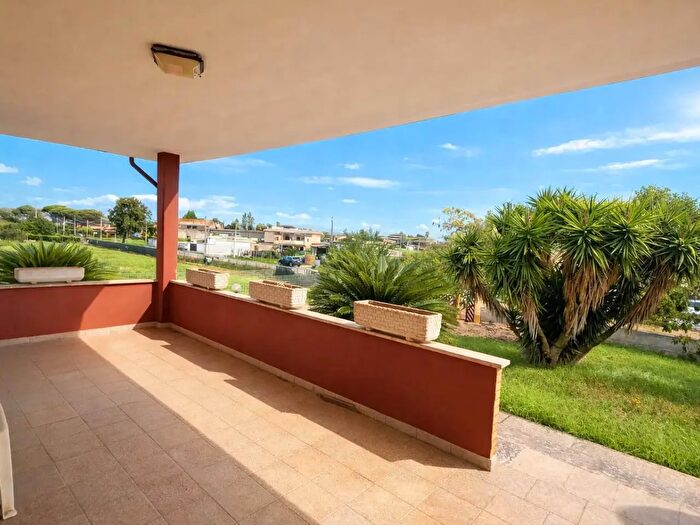 Casa con 7 locali in vendita in Via Linosa, Aprilia