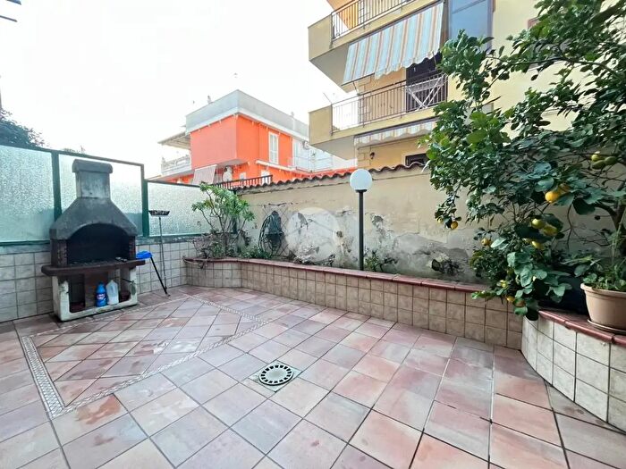 Casa con 7 locali in vendita in Via Spazzilli, Giugliano In Campania