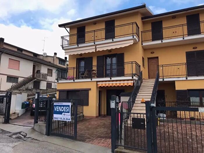 Appartamento trilocale in vendita in Via San Demetrio Snc, Poggio Picenze