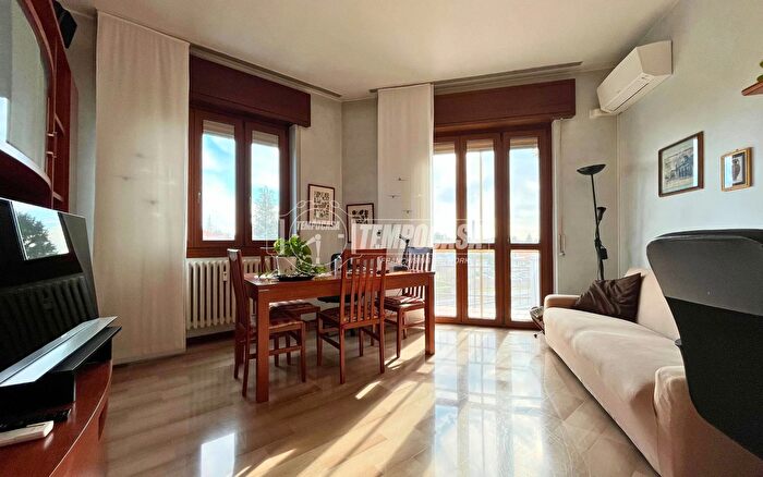 Appartamento trilocale in vendita in Viale Lombardia, Usmate Velate