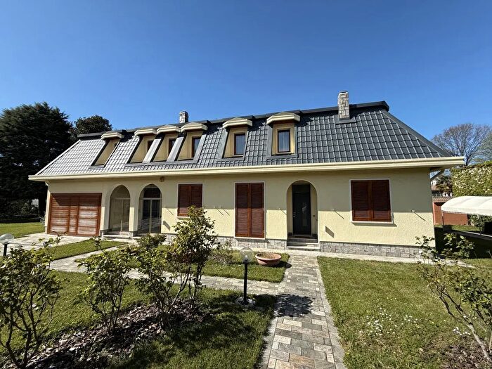 Casa con 7 locali in vendita in Via Mantegna, Trezzano Sul Naviglio