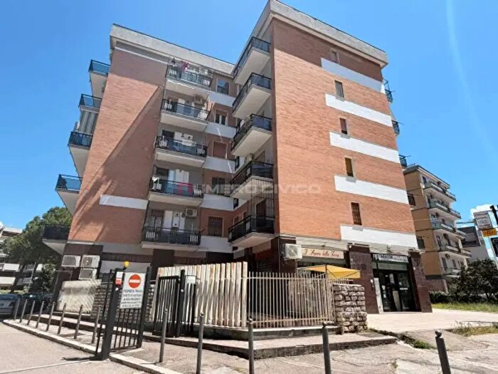 Appartamento quadrilocale in vendita in Via Giuseppe Imperiale, Foggia