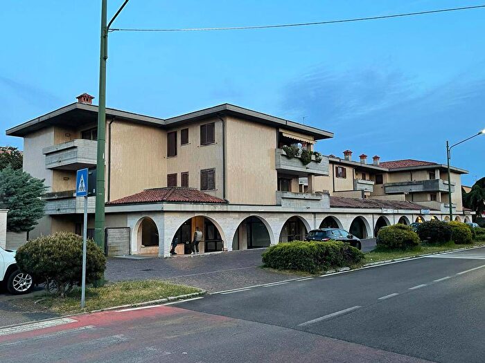 Appartamento trilocale in affitto in Centro, Castrezzato